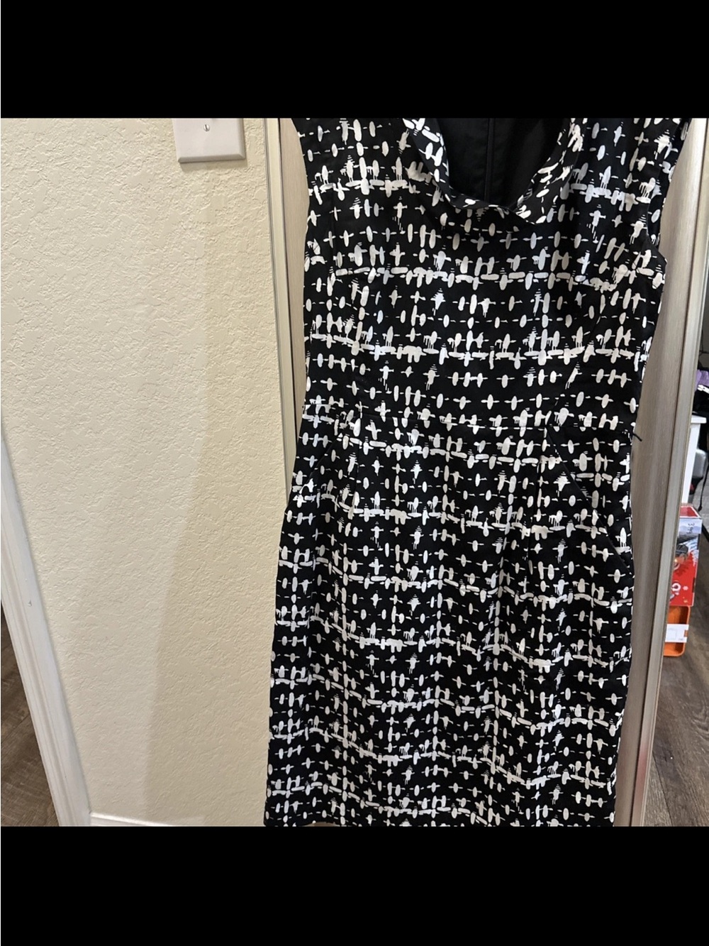 Ann Taylor Black & White Patterned Sleeveless Dress- size 2 - Picture 6 of 8